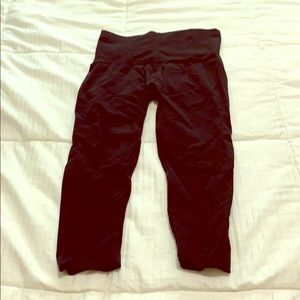 Assets by Spanx Capri Leggings Tummy Control